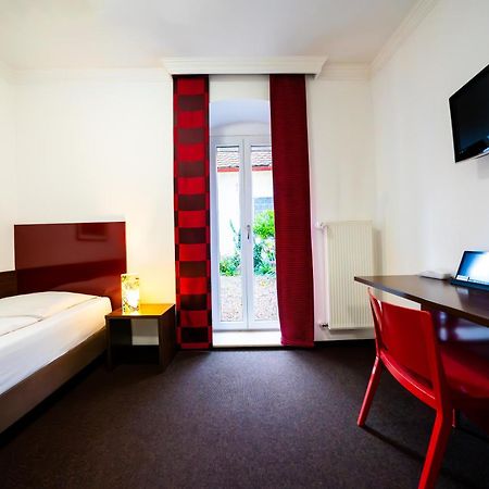 Hotel Bergbauer Mit Late-Self-Check-In Neuburg an Der Donau Bagian luar foto