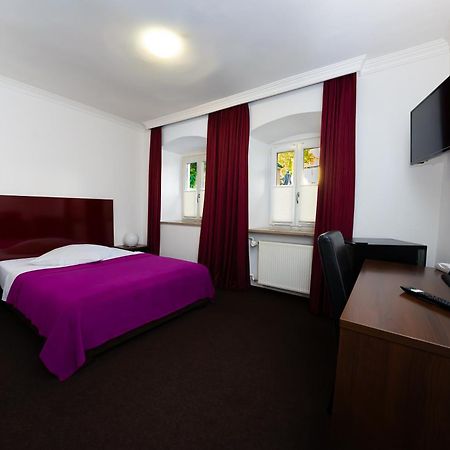 Hotel Bergbauer Mit Late-Self-Check-In Neuburg an Der Donau Bagian luar foto
