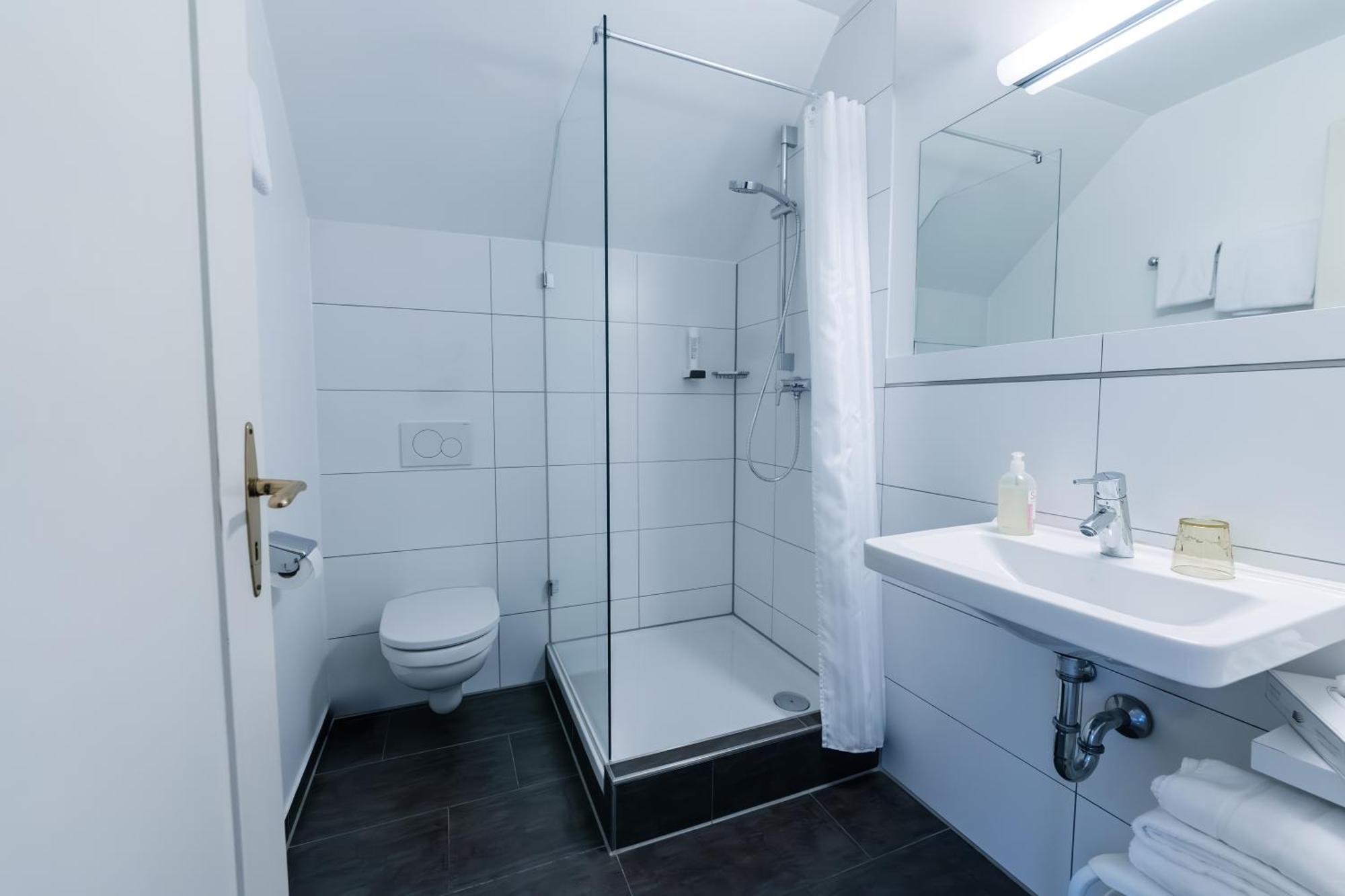 Hotel Bergbauer Mit Late-Self-Check-In Neuburg an Der Donau Bagian luar foto