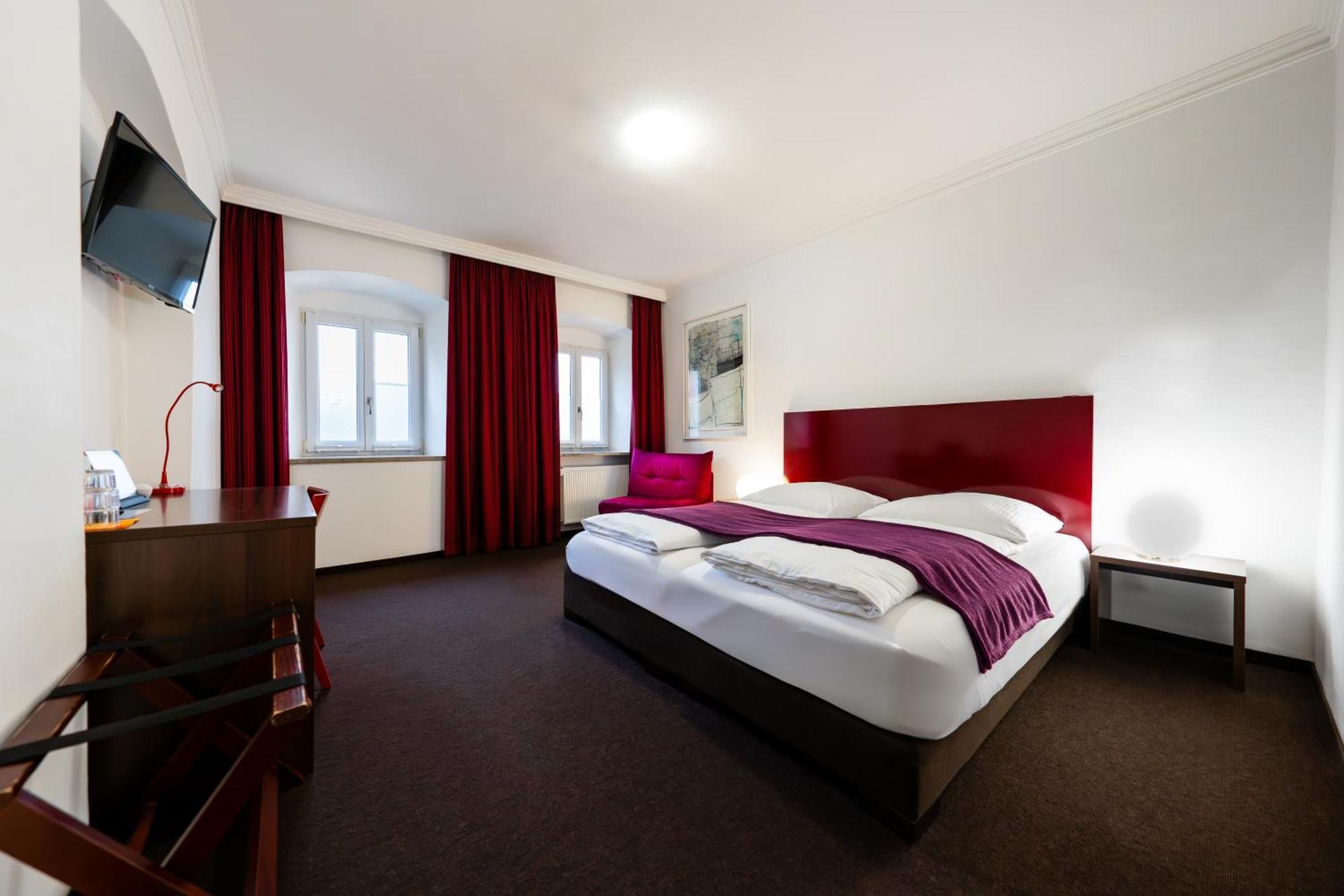 Hotel Bergbauer Mit Late-Self-Check-In Neuburg an Der Donau Bagian luar foto