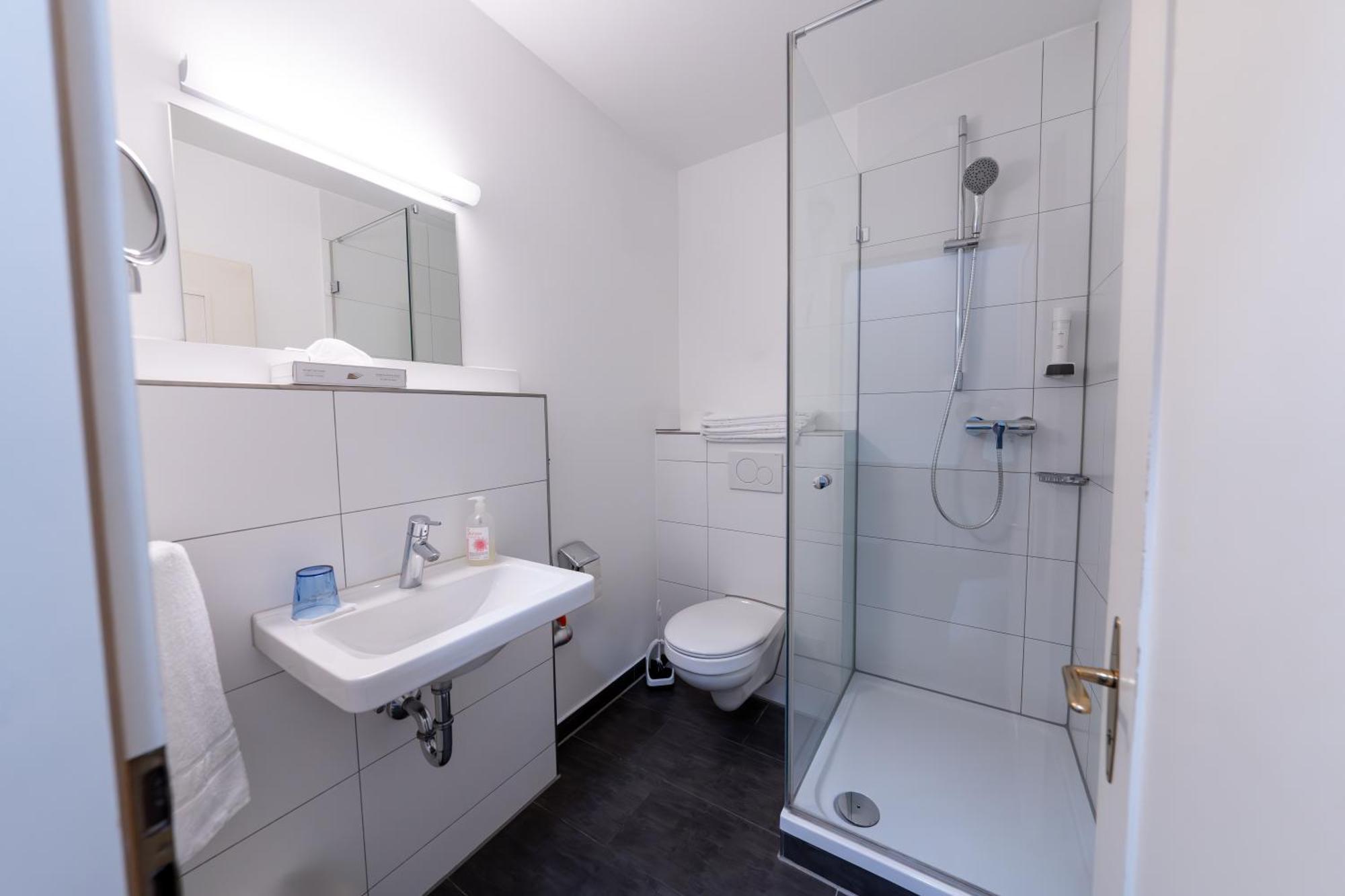 Hotel Bergbauer Mit Late-Self-Check-In Neuburg an Der Donau Bagian luar foto