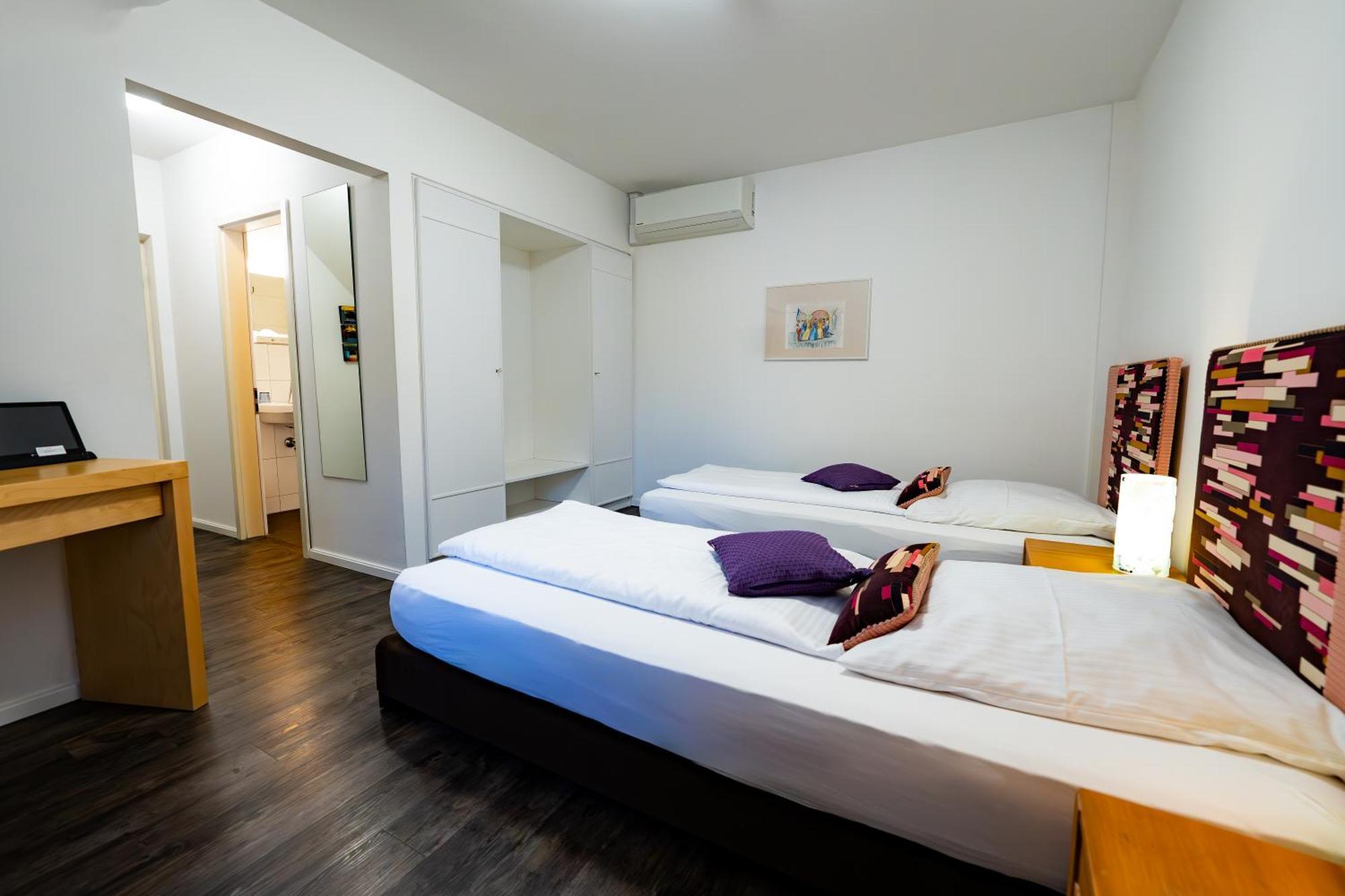 Hotel Bergbauer Mit Late-Self-Check-In Neuburg an Der Donau Bagian luar foto