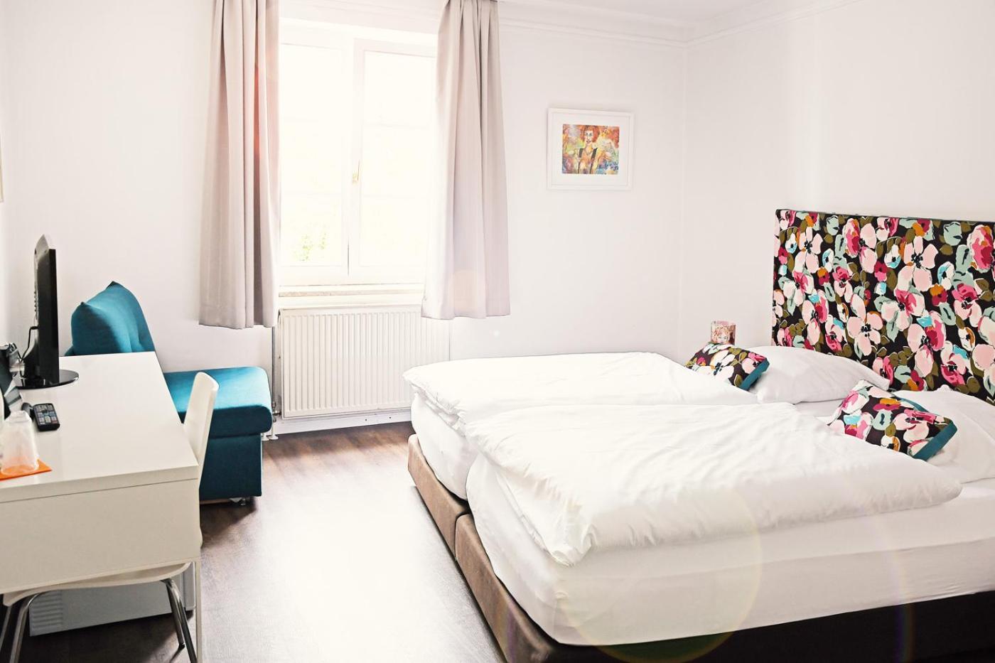 Hotel Bergbauer Mit Late-Self-Check-In Neuburg an Der Donau Bagian luar foto